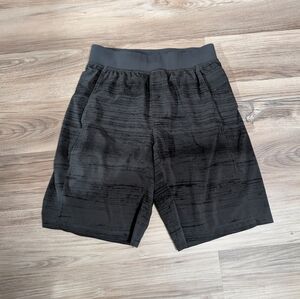 Lululemon,‎ Mens Medium, Linerless Running Shorts, Gray/Black